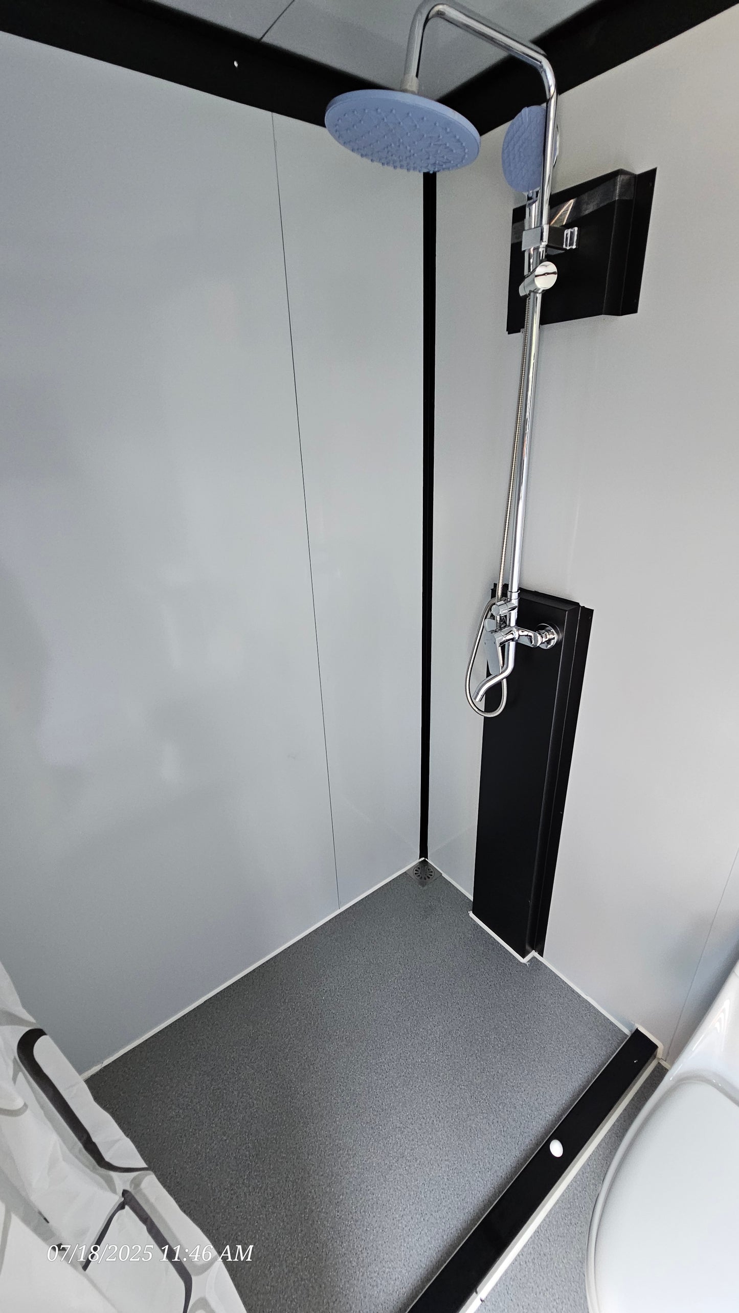 Medium Toilet Shower Combo