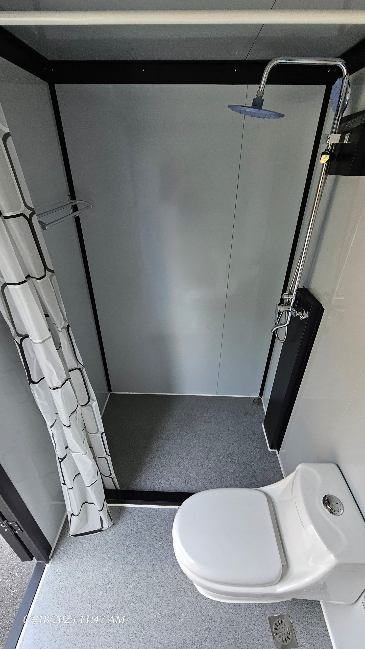 Medium Toilet Shower Combo